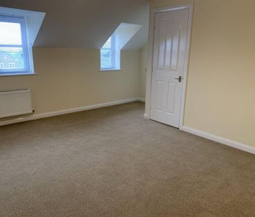 4 bedroom terraced house to rent - Photo 2