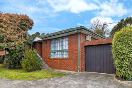 Stunning, Stylish and Immaculately Presented Residence in Highly Sought after Location - Photo 5