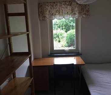 Ett möblerat rum i villa uthyres till studerande omgående - Foto 4