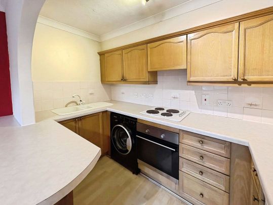 Brooklyn Road, Woking, Surrey, GU22 7US - Photo 1