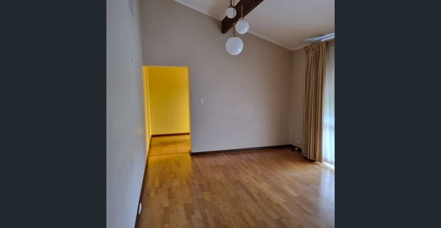 A house with a very convenient location - Photo 1