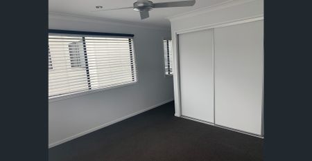 Modern Townhouse in Helensvale - Photo 5