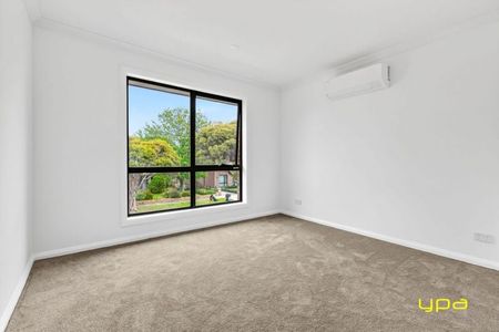 Brand New Spacious Family Home in Notting Hill! - Photo 4