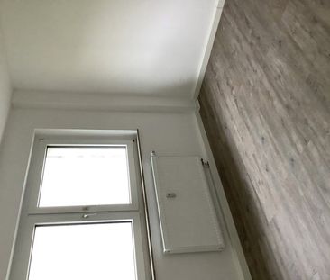 Wie schön ist das denn: 2 renovierte Zimmer mit schönem Balkon in r... - Photo 1