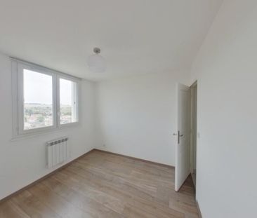 Location Appartement 3 pièces 71m² CHATELLERAULT 86100 - Photo 3