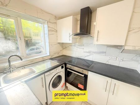 2 bedroom flat to rent - Photo 2