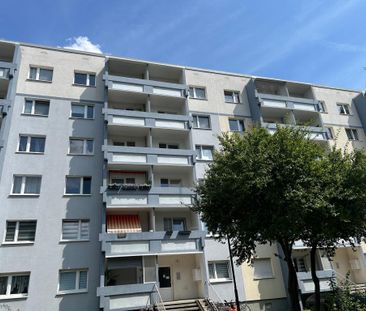 Kleine 4-Raum Wohnung Nähe Elsteraue und mit Loggia! - Foto 2