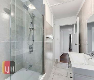 3 BEDROOM HOME WITH AIR CONDITIONING CLOSE TO EVERYTHING - Photo 4