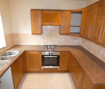2 bed Apartment - To Let - Photo 5