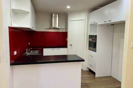 Spacious 2 bedroom unit in prime South Bunbury location. - Photo 5