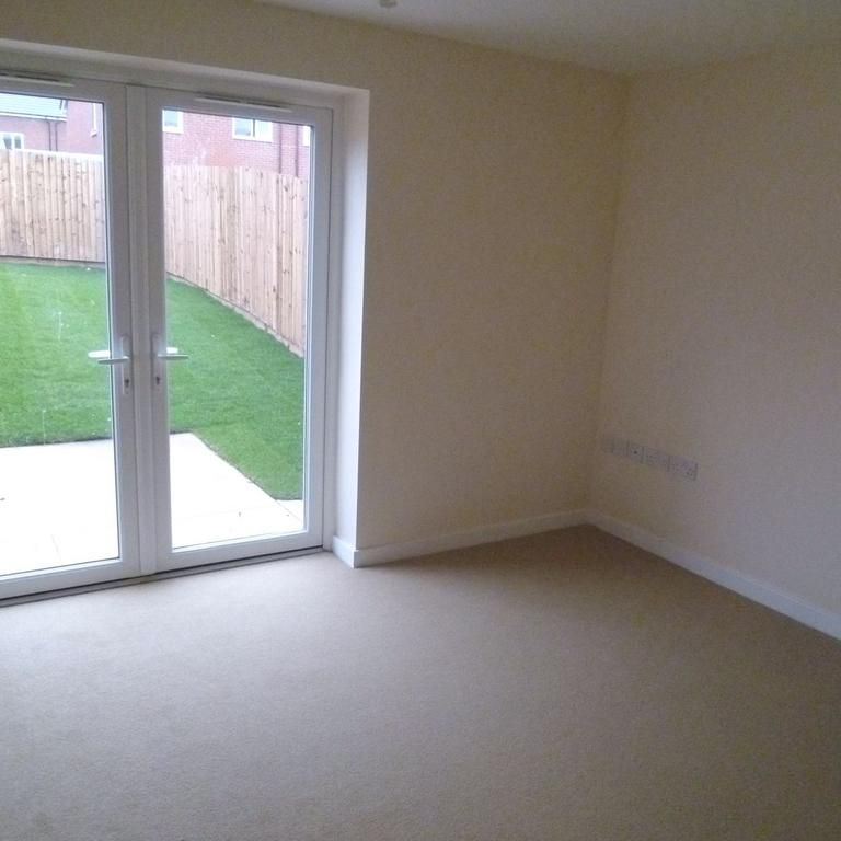 2 bedroom end of terrace house to rent - Photo 1