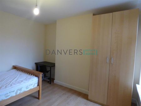 5 bedroom end of terrace house to rent - Photo 3