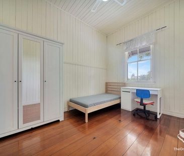 Spacious Furnished Home in Prime Location â¨ - Photo 5