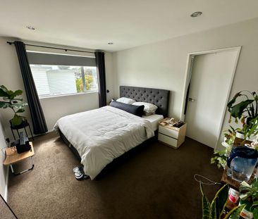 Four Bedroom Blockhouse Bay - Photo 6