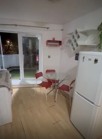 Room in a Shared Flat, Verney Road, SE16 - Photo 5