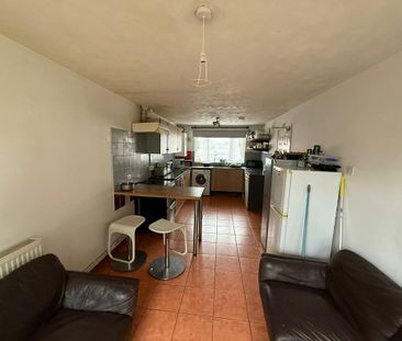 1 bedroom in a house share to rent - Photo 5