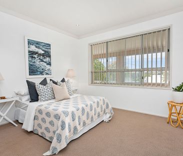 Spacious Coastal Family Living in the Heart of Kiama - Photo 4