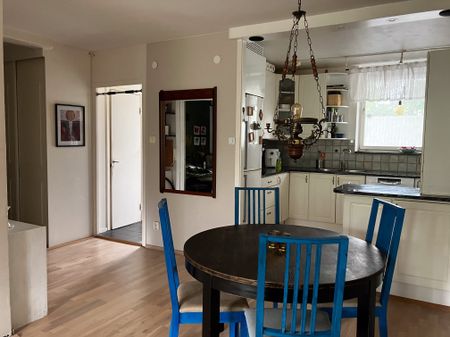 Storvretsvägen, Skogås - Photo 2