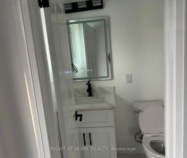 Detached Home For Lease | W9229490 - Photo 5