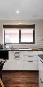 Classy furnished studio, ALL Utilities, Unlimited WiFi Included. 1 person only. Just step in and enjoy the lifestyle! - Photo 3