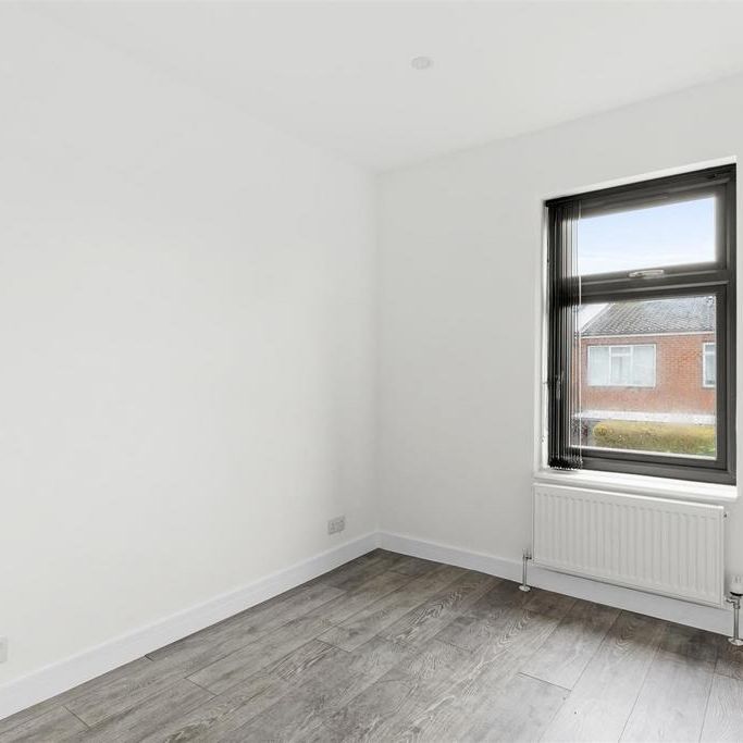 4 bedroom semi-detached house to rent - Photo 1