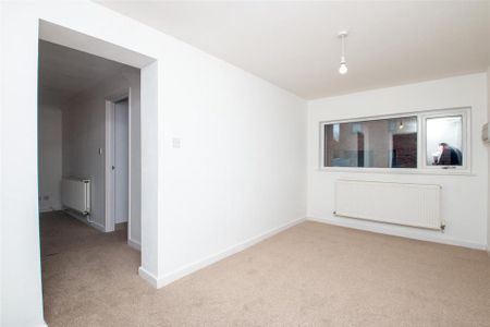 3 bedroom end of terrace house to rent - Photo 2