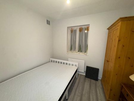 2 Bed Terraced House, Morena Street, SE6 - Photo 4