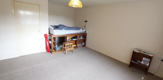 Mount Hermon Road, Woking, Surrey, GU22 - Photo 2