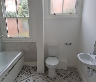 Saint Paul’s Square, Burton On Trent - Photo 1