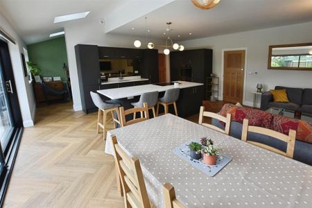 4 bedroom semi-detached house to rent - Photo 2