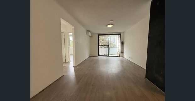 Peaceful North-Facing Apartment in a Boutique Block – Walk to Everything - Photo 1