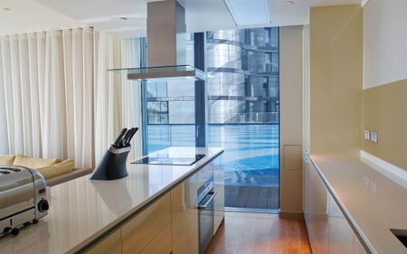 Three Quays Apartments, London, EC3R - Photo 4