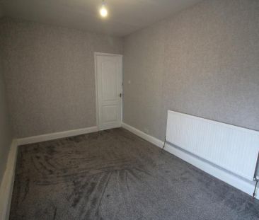 2 bedroom end of terrace house to rent - Photo 1