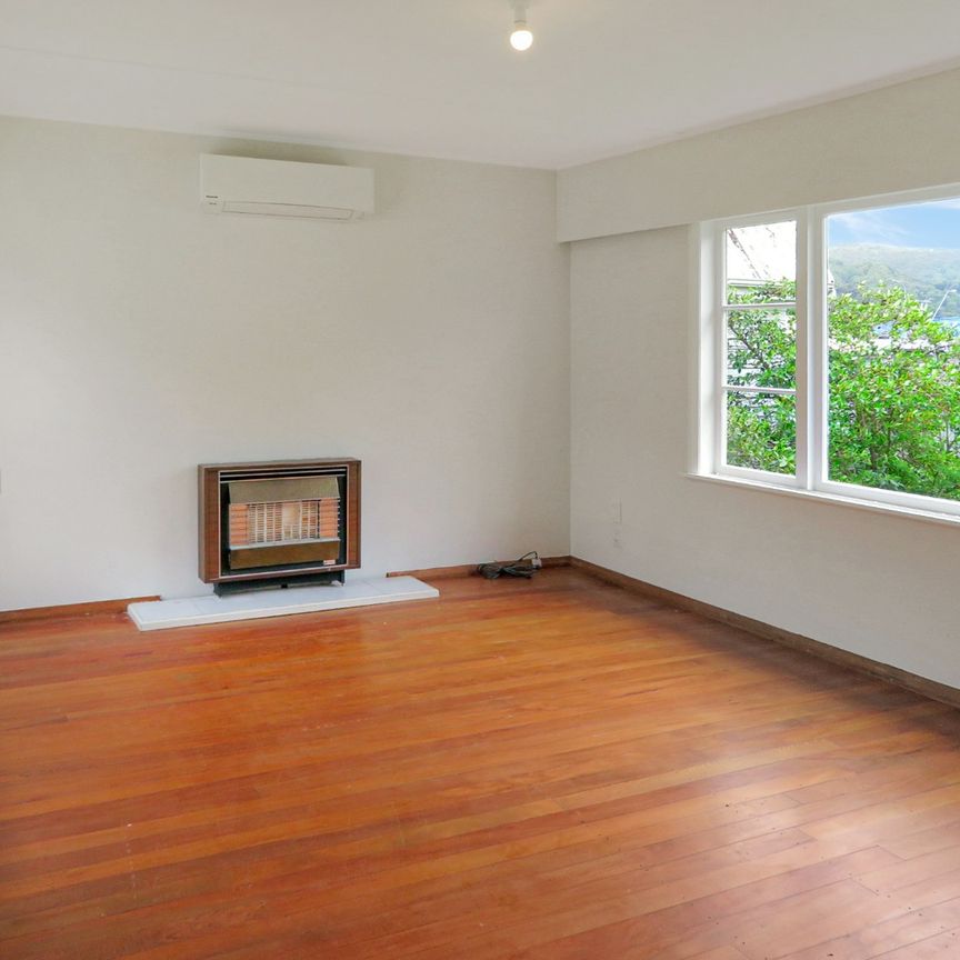 3-BED FAMILY HOME! - Photo 1