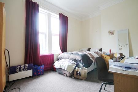 3 Bed - Claremont Road, Spital Tongues - Photo 4