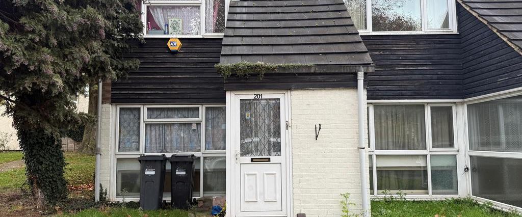 3 bedroom semi-detached house to rent - Photo 1