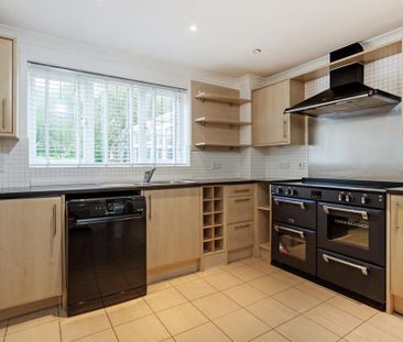 4 bedroom detached house to rent - Photo 5