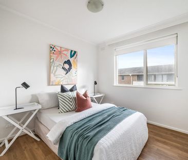 Light-Filled Apartment in a Prime Kew Location - Photo 6
