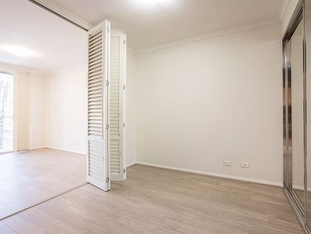 Stylish One Bedroom in Prime Location - Photo 4