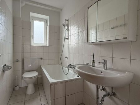 KREFELD - SCHÖNE 2 ZIMMERWOHNUNG IM 1.OBERGESCHOSS - MIT HOBBYRAUM IM DACHGESCHOSS PLUS KELLERRAUM - Photo 5