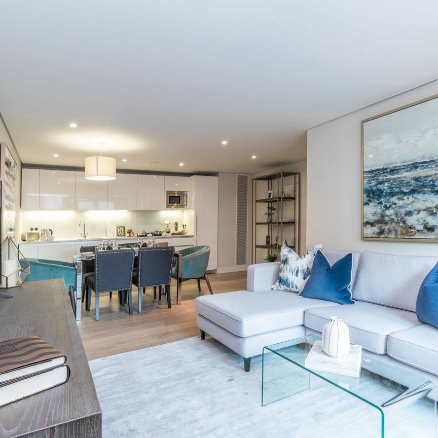 A spectacular three-bedroom apartment with water views in the heart of Paddington, London W2 - Photo 1