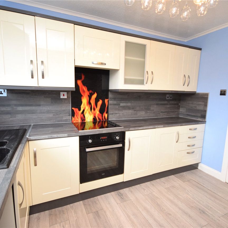 278, Oakwood Lane, Leeds, West Yorkshire, LS8 3LE - Photo 1