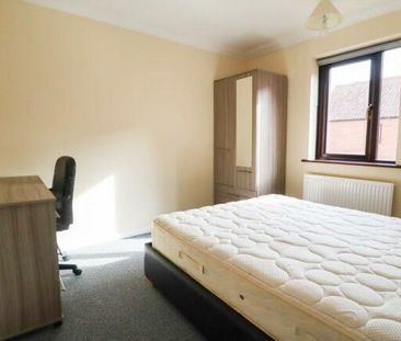 Mayes Close - Photo 1