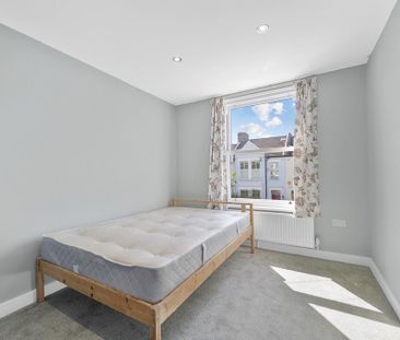 4 bedroom flat to rent - Photo 3