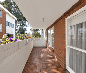 Light-Filled Three Bedroom Apartment with Large North-Facing Balcony - Photo 5
