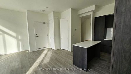 For Lease - 8 David Eyer Road Unit# 1218, Richmond Hill, Ontario - Photo 5