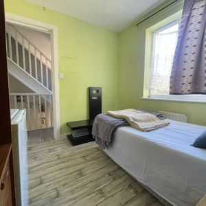 Room in a Shared House, Armistice Gardens, SE25 - Photo 2