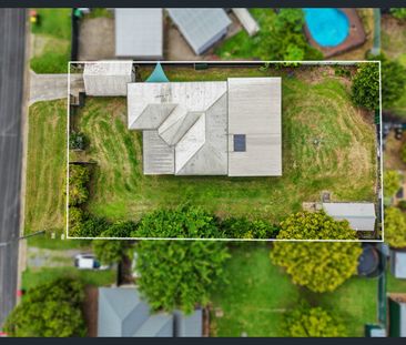 Comfortable Family Home in Silkstone - Photo 2