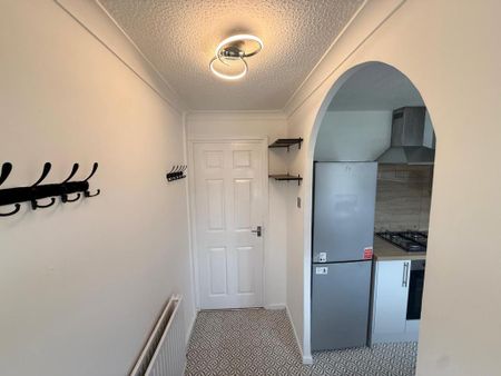 2 bedroom semi-detached house to rent - Photo 3
