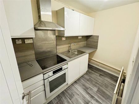 1 bedroom flat to rent - Photo 2